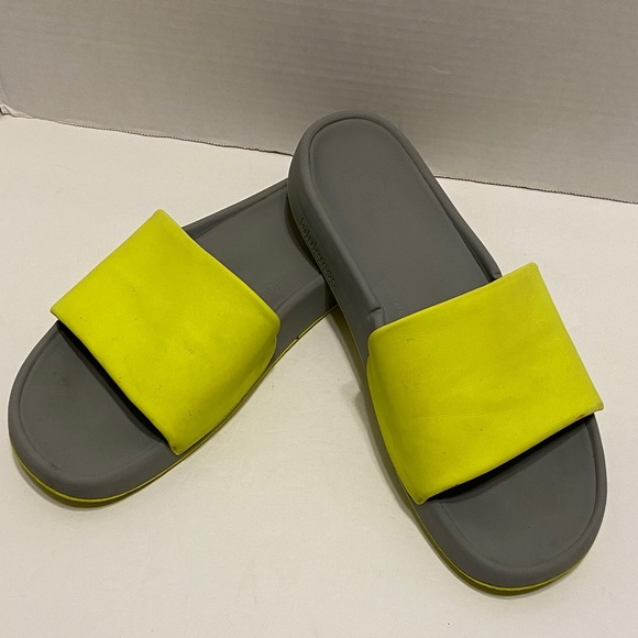 Lululemon Restfeel Men’s Slides Highlight Size 11.5 Grey / Yellow Gym Casual - Picture 1 of 9